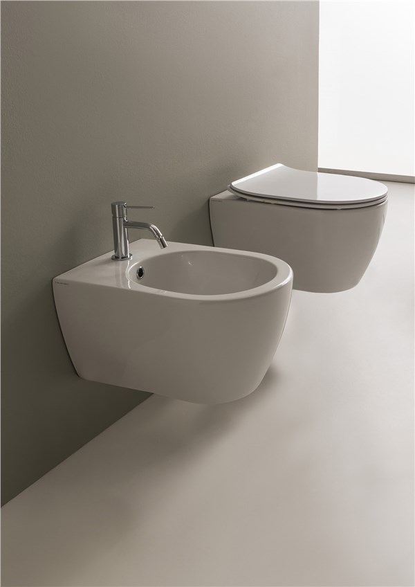Sanitari a terra o sospesi?