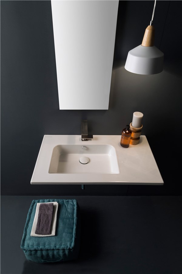 Etra: forme essenziali nel bagno chic